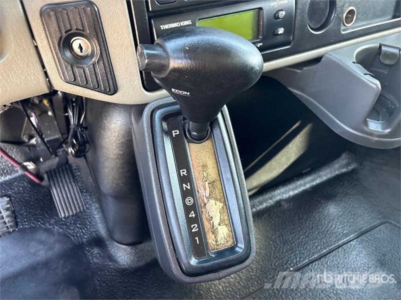 International 4300 冷凍冷蔵車