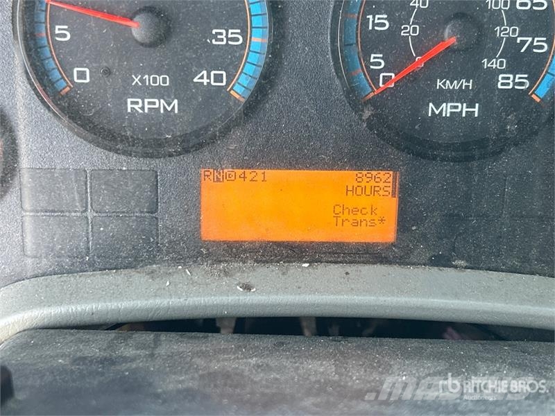 International 4300 Furgons