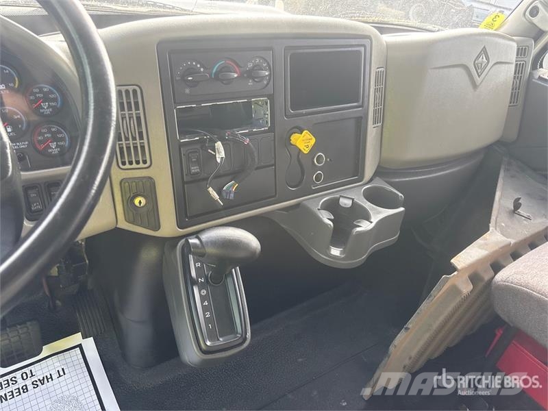 International 4300 Furgons