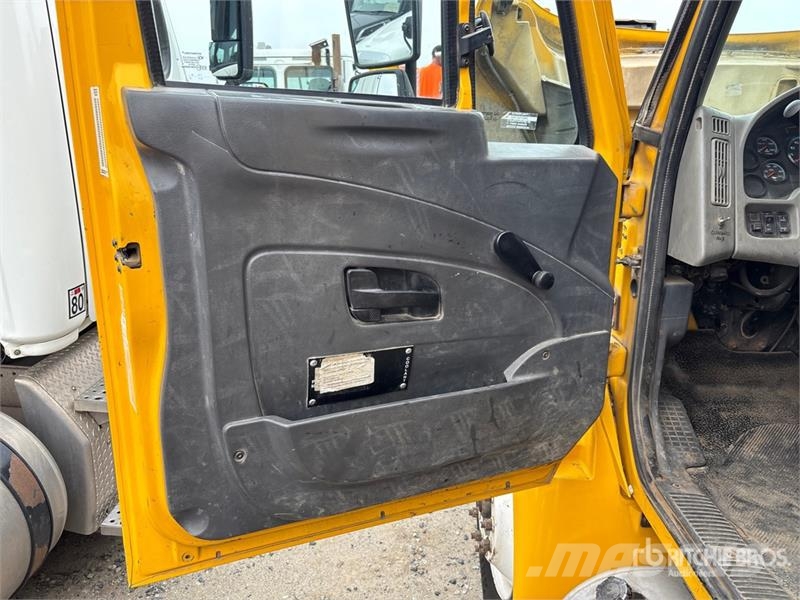 International 4300 Billenő teherautók