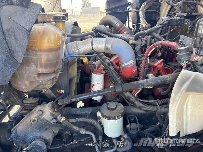 International 4300 冷凍冷蔵車
