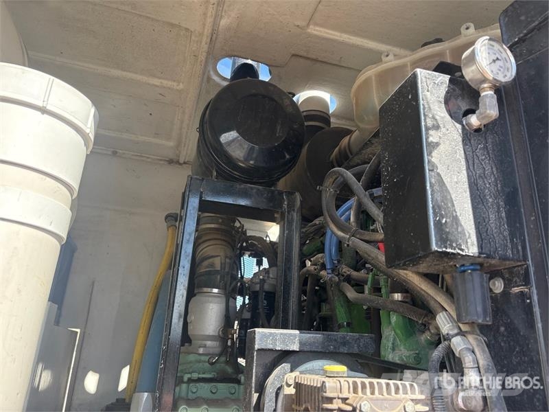International 4300 شاحنات مزدوجة / خلخلة