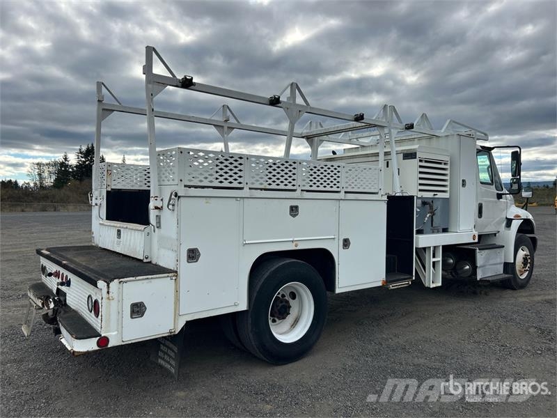 International 4300 Vieglais kravas automobilis/izkraušana no sāniem