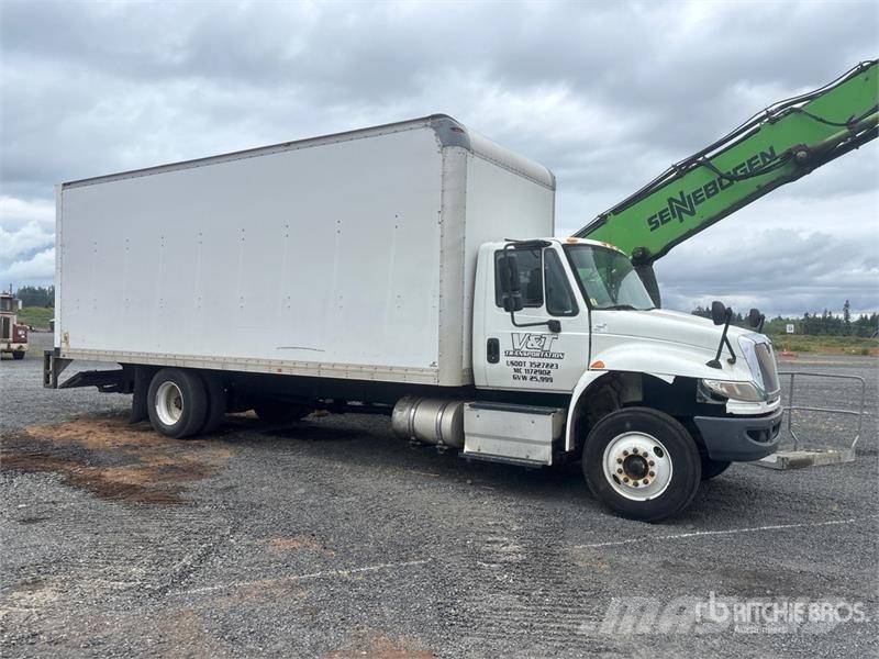 International 4300 Furgons