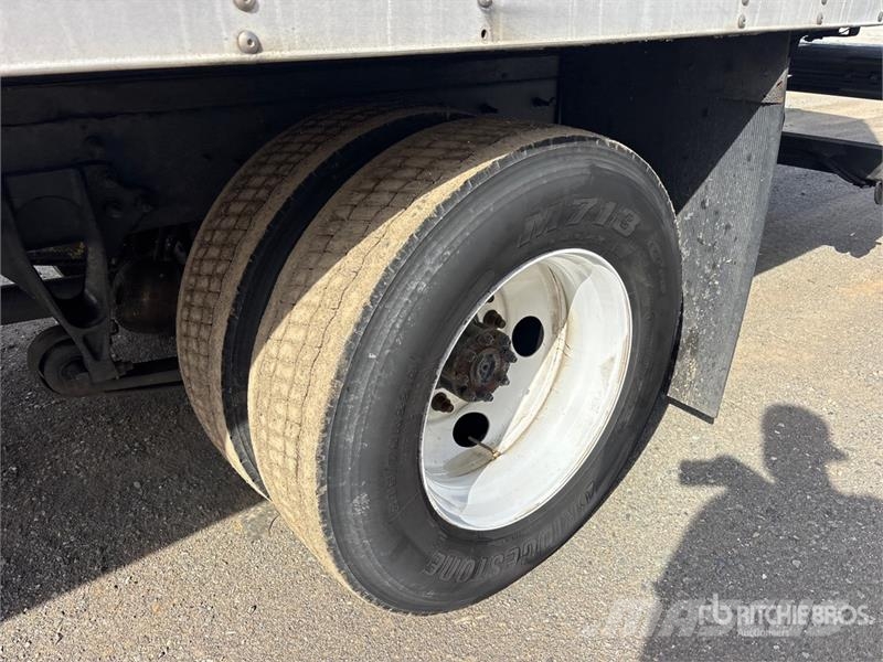 International 4300 Camiones con caja de remolque
