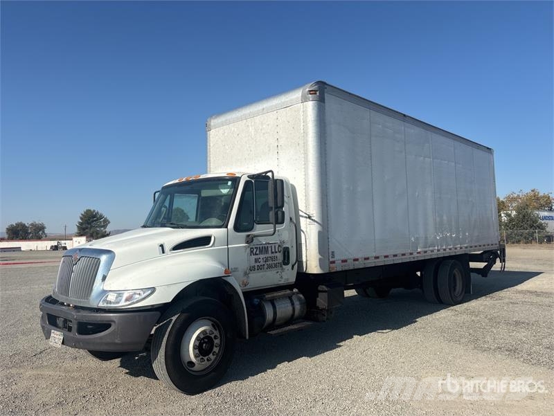 International 4300 Kofferaufbau