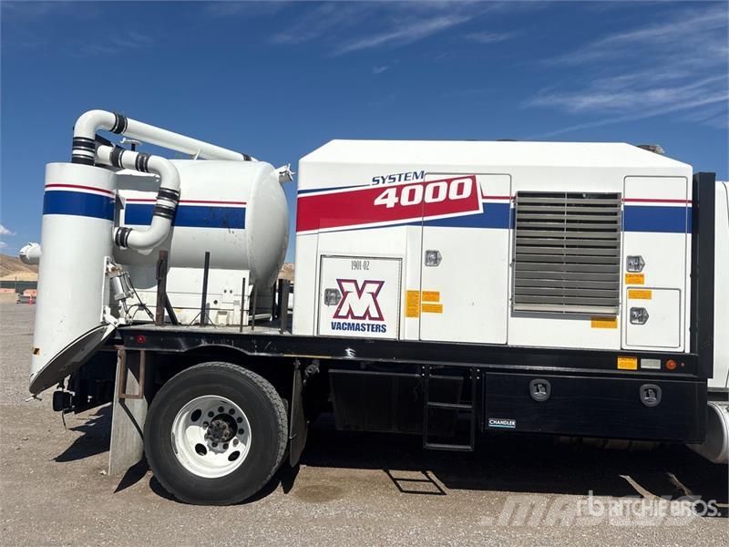 International 4300 شاحنات مزدوجة / خلخلة
