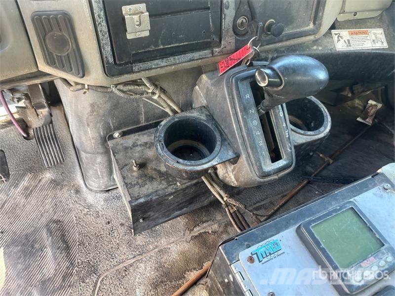 International 4300 Fejebiler