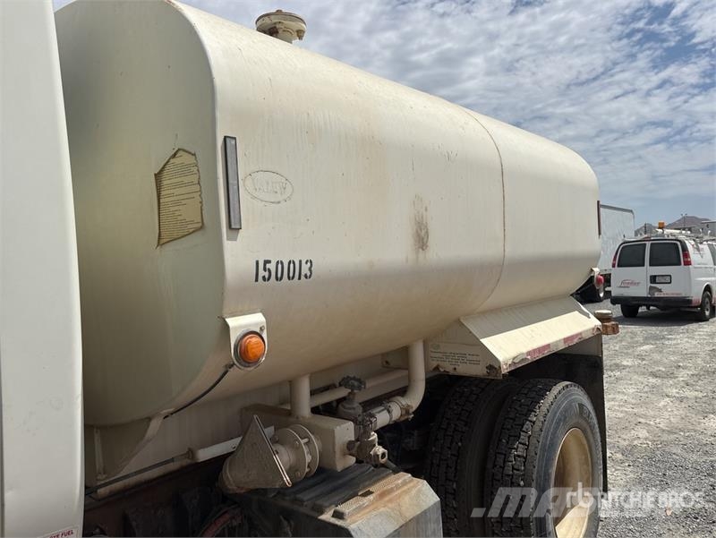 International 4300 Auto-tanques