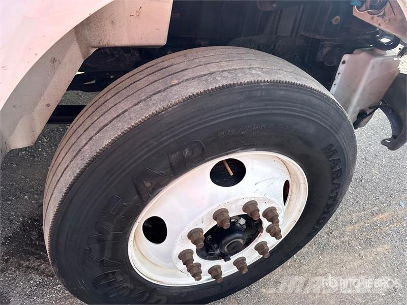 International 4300 Camiones con caja de remolque