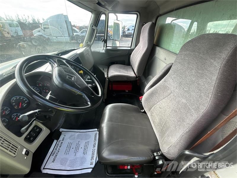 International 4300 Furgons