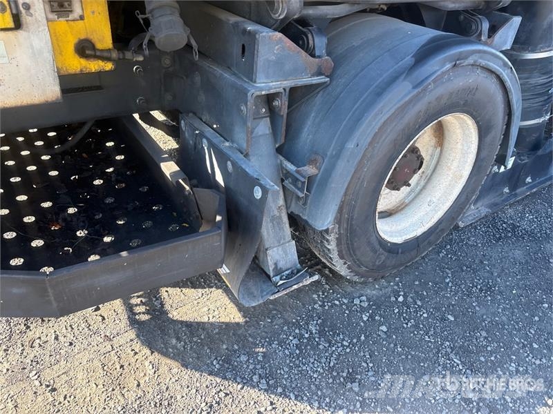 International 4300 Fejebiler