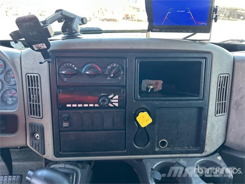 International 4300 Furgons