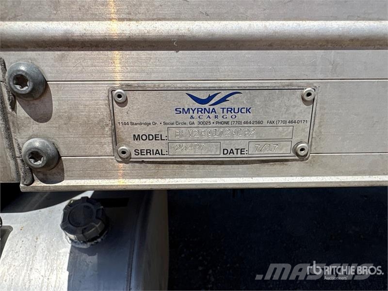 International 4300 شاحنات ذات هيكل صندوقي