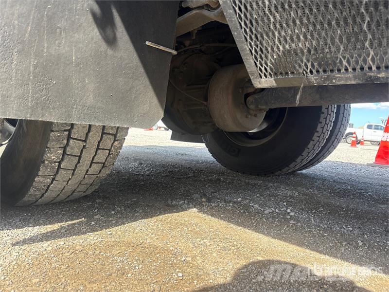 International 4300 شاحنات مزدوجة / خلخلة