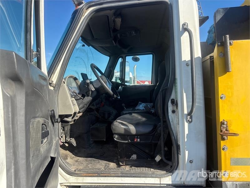 International 4300 Fejebiler