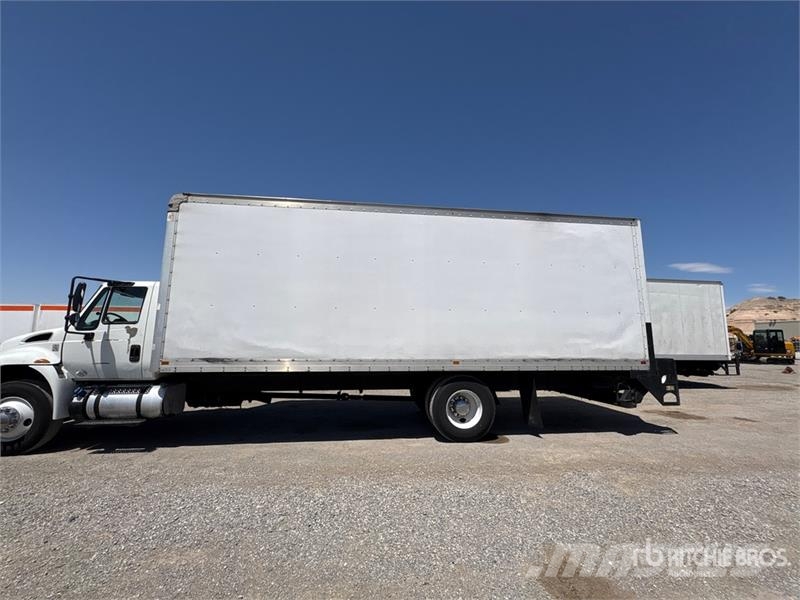 International 4300 شاحنات ذات هيكل صندوقي