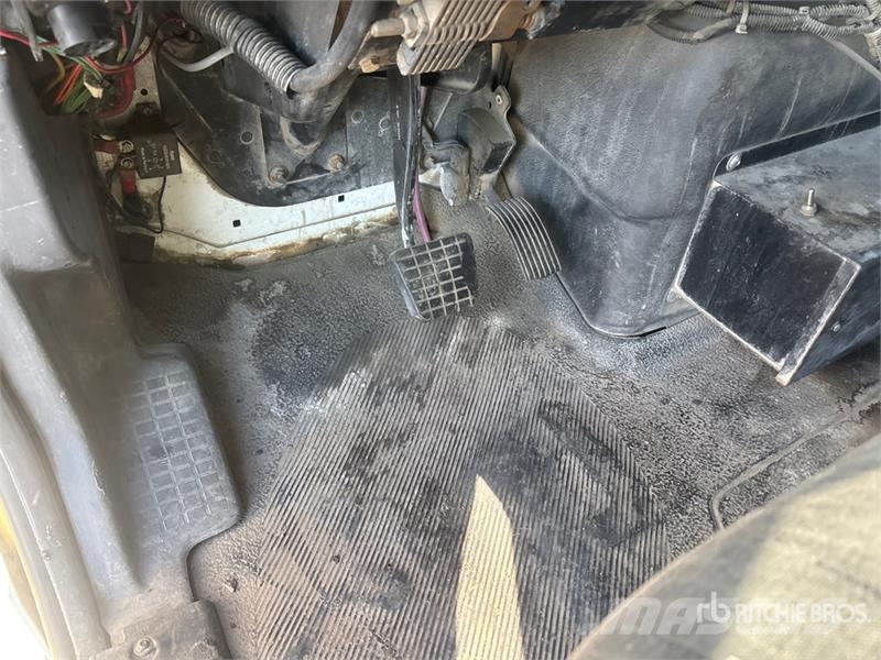 International 4300 Fejebiler