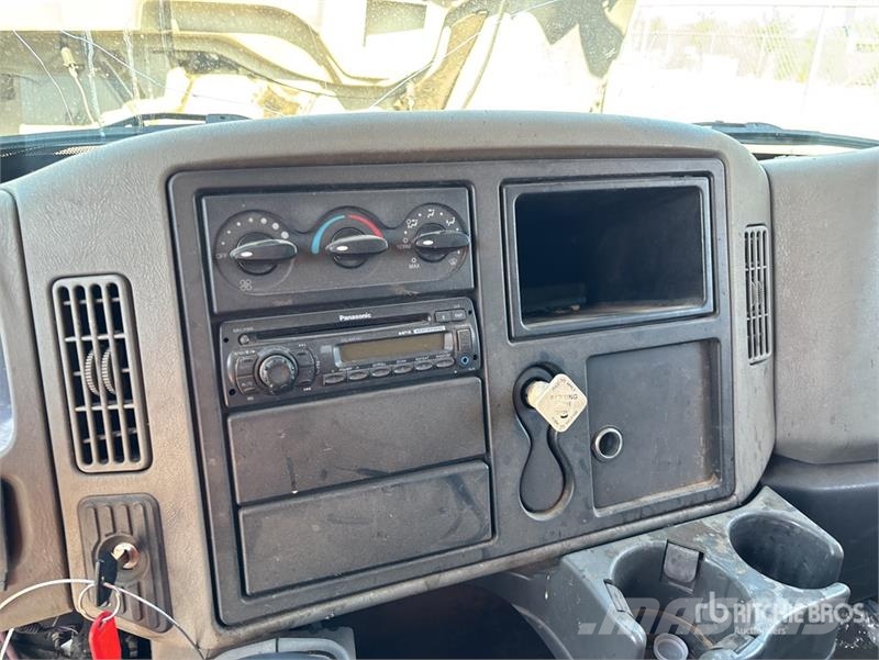 International 4300 Tovornjaki zabojniki