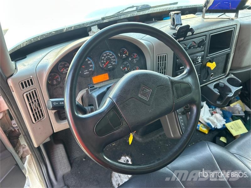 International 4300 Furgons