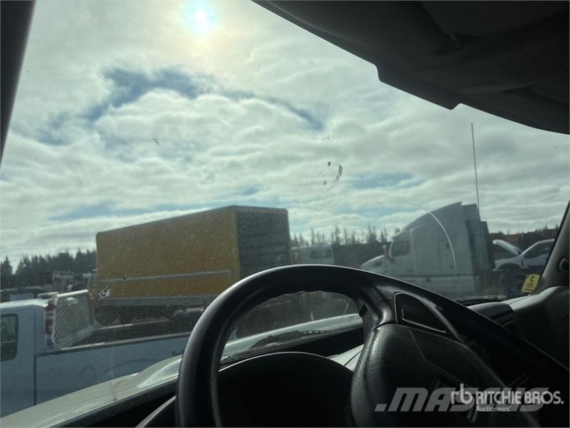 International 4300 Furgons