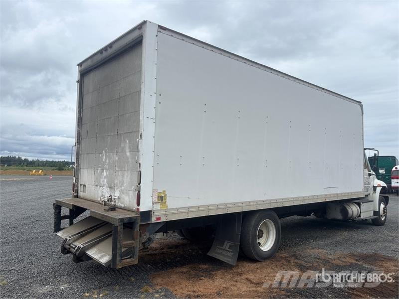 International 4300 Furgons