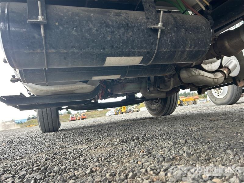 International 4300 Vieglais kravas automobilis/izkraušana no sāniem