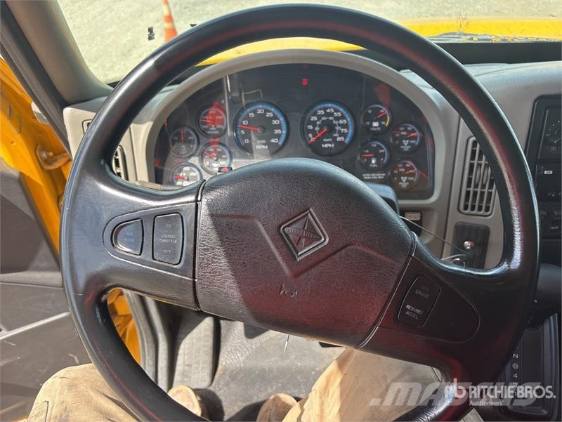International 4300 Фургони