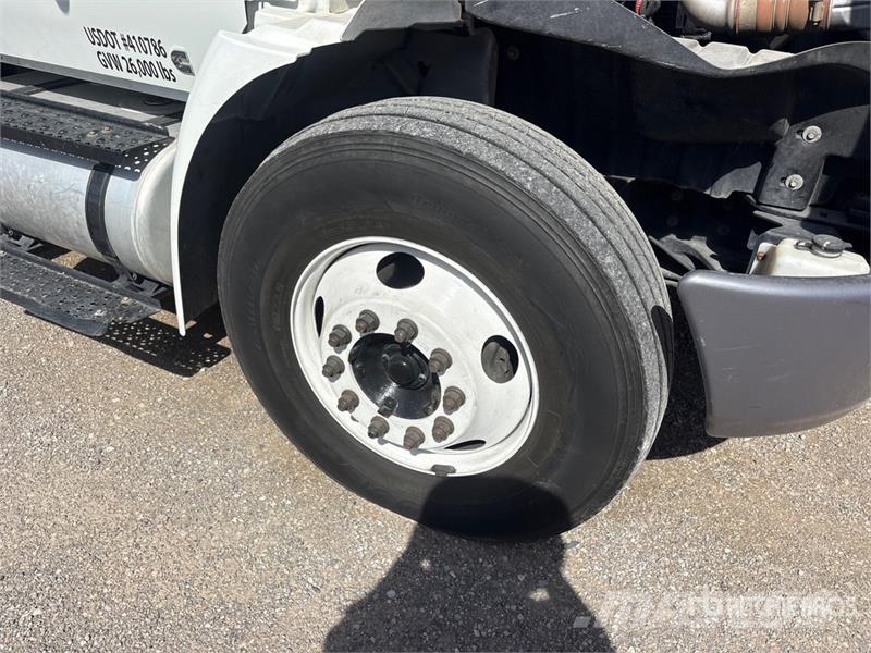 International 4300 شاحنات مزدوجة / خلخلة