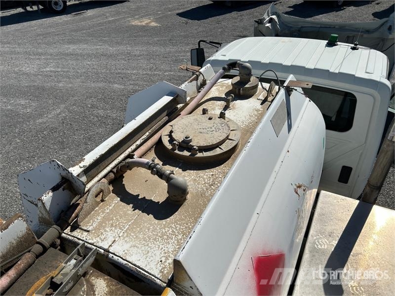 International 4300 Tanker trucks