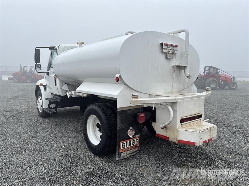International 4300 Auto-tanques