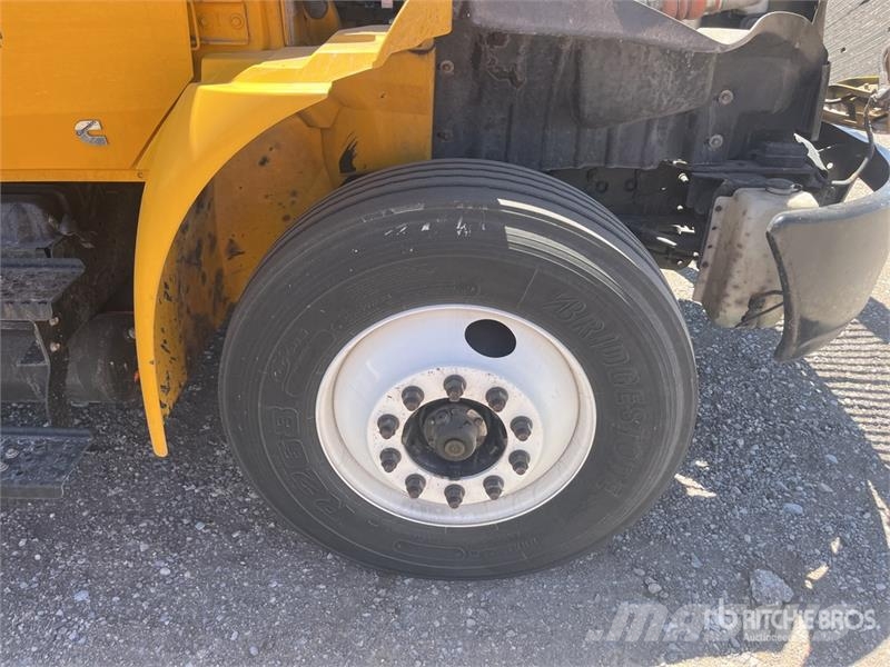 International 4300 Kofferaufbau