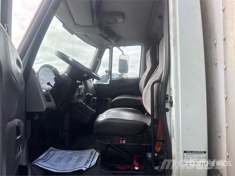 International 4300 Furgons