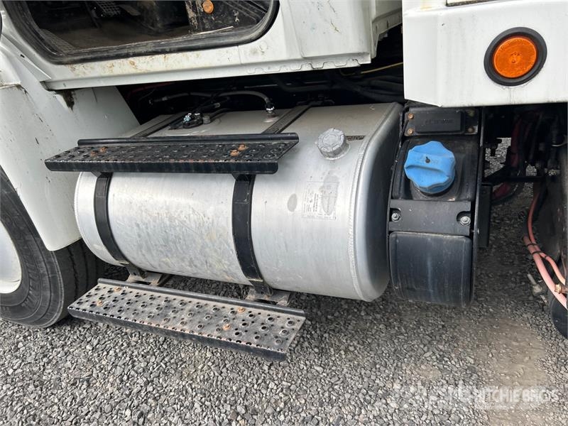 International 4300 Vieglais kravas automobilis/izkraušana no sāniem