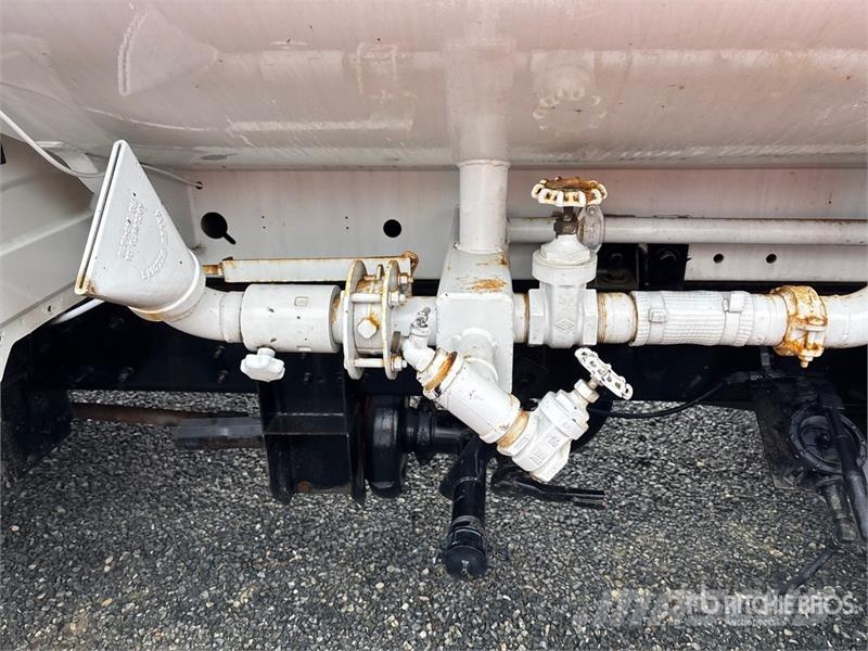 International 4300 Auto-tanques