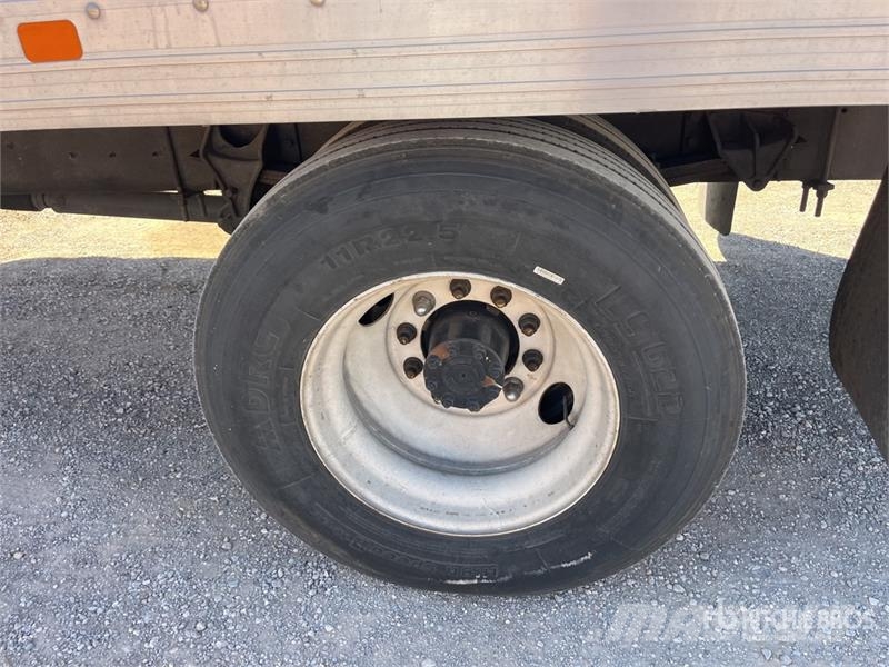International 4300 Umpikorikuorma-autot