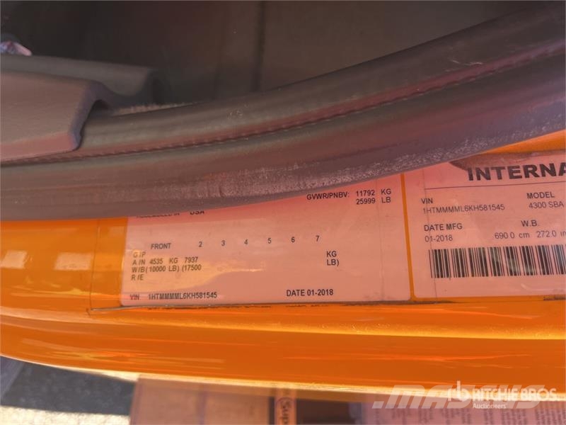 International 4300 Kofferaufbau