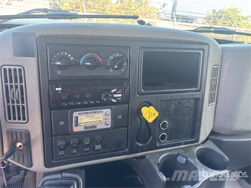 International 4300 Kofferaufbau
