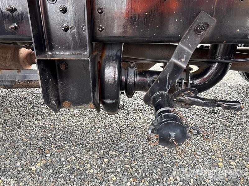 International 4300 Auto-tanques