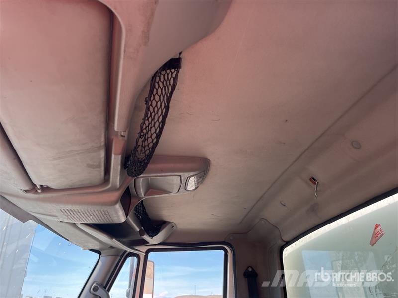 International 4300 Umpikorikuorma-autot