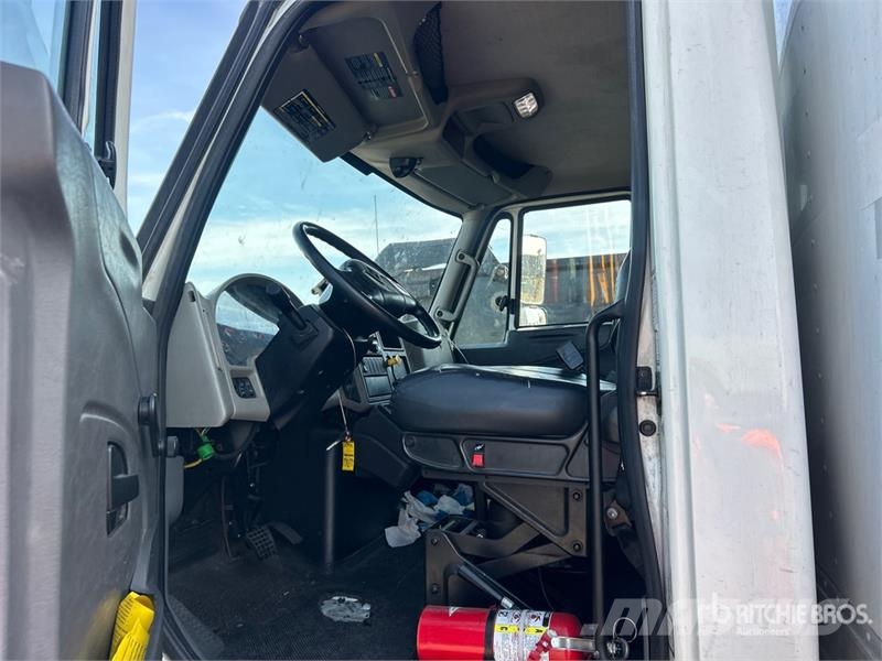 International 4300 Furgons