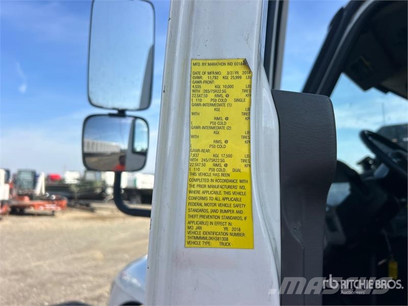 International 4300 Furgons