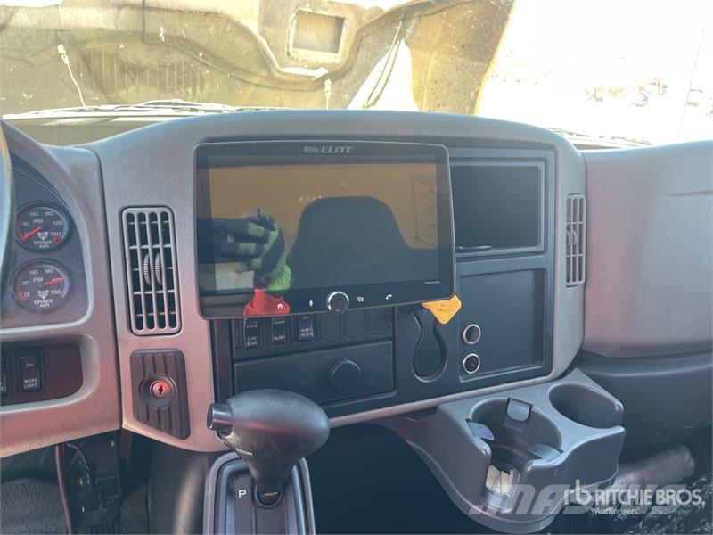 International 4300 Kofferaufbau
