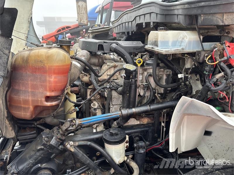International 4300 Auto-tanques