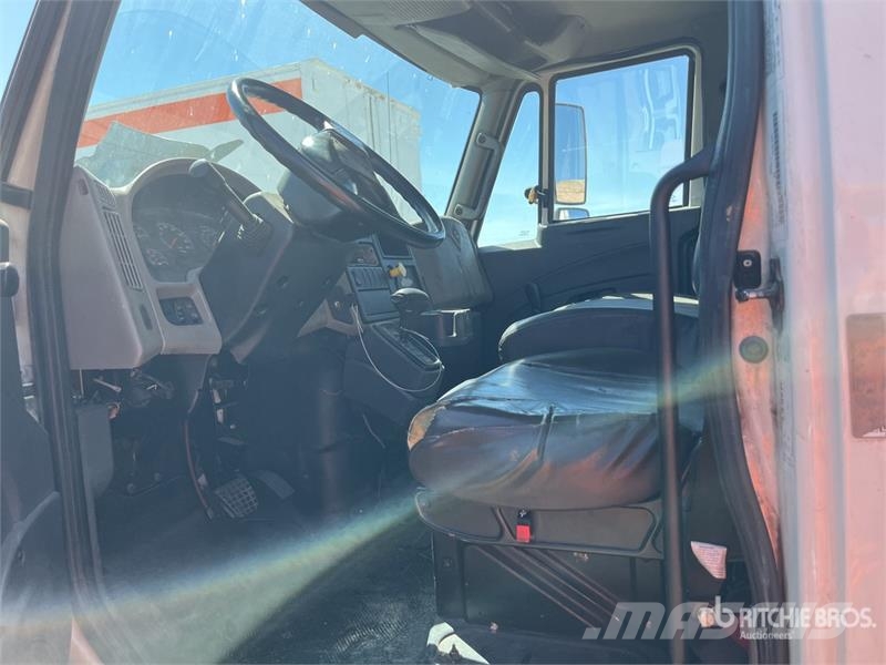 International 4300 Umpikorikuorma-autot