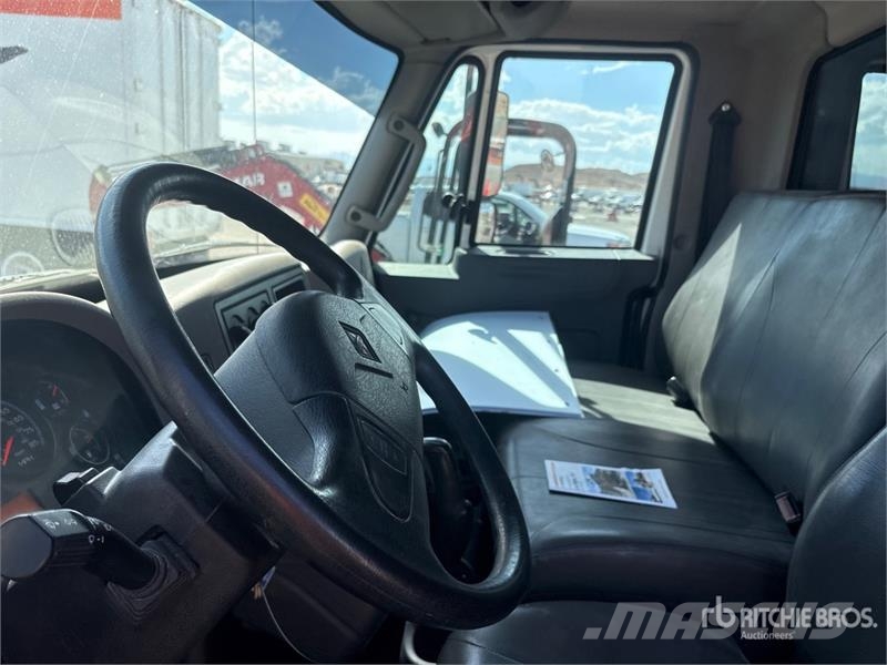 International 4300 شاحنات مزدوجة / خلخلة