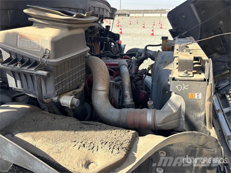 International 4300 冷凍冷蔵車