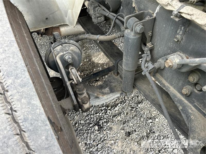 International 4300 Vieglais kravas automobilis/izkraušana no sāniem