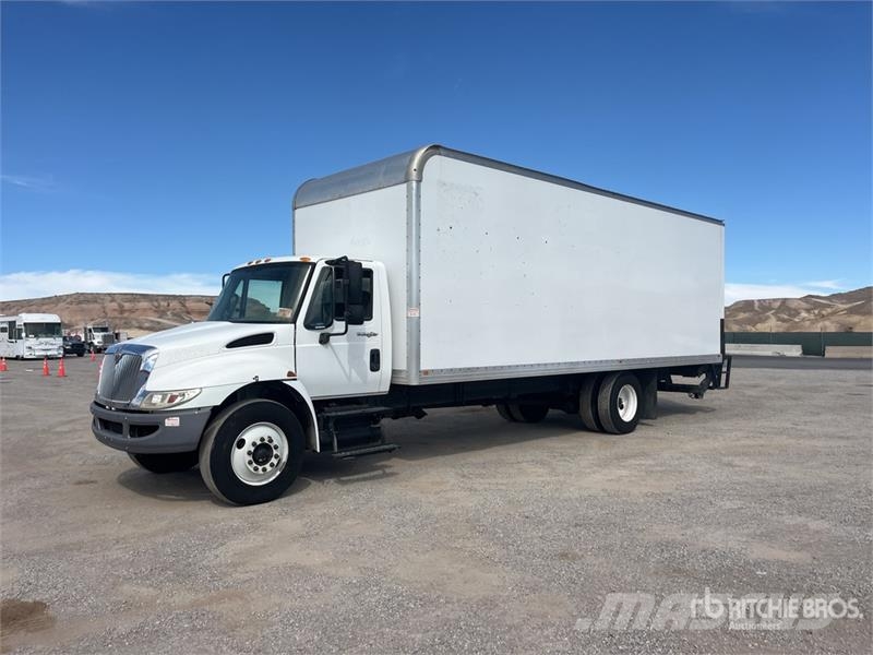 International 4300 Camiones con caja de remolque