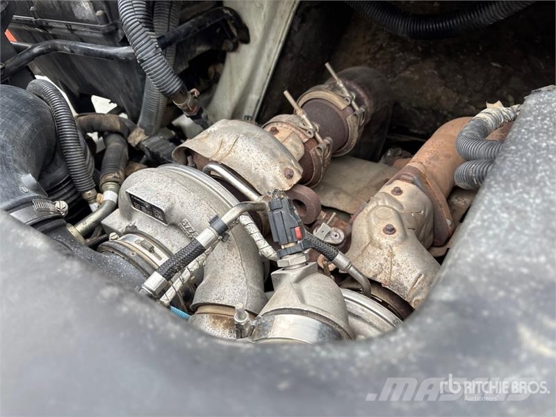 International 4300 Auto-tanques